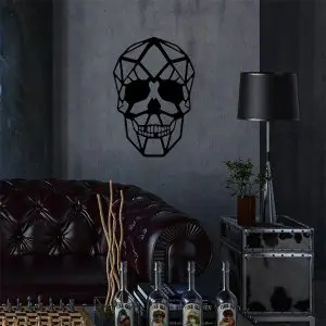 plaque murale métal tête de mort dans le salon en noir