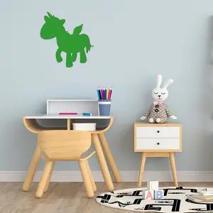 Plaque murale metal licorne ailee salon vert