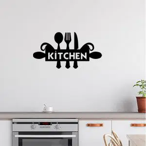 plaque murale en métal kitchen couverts en noir dans la cuisine